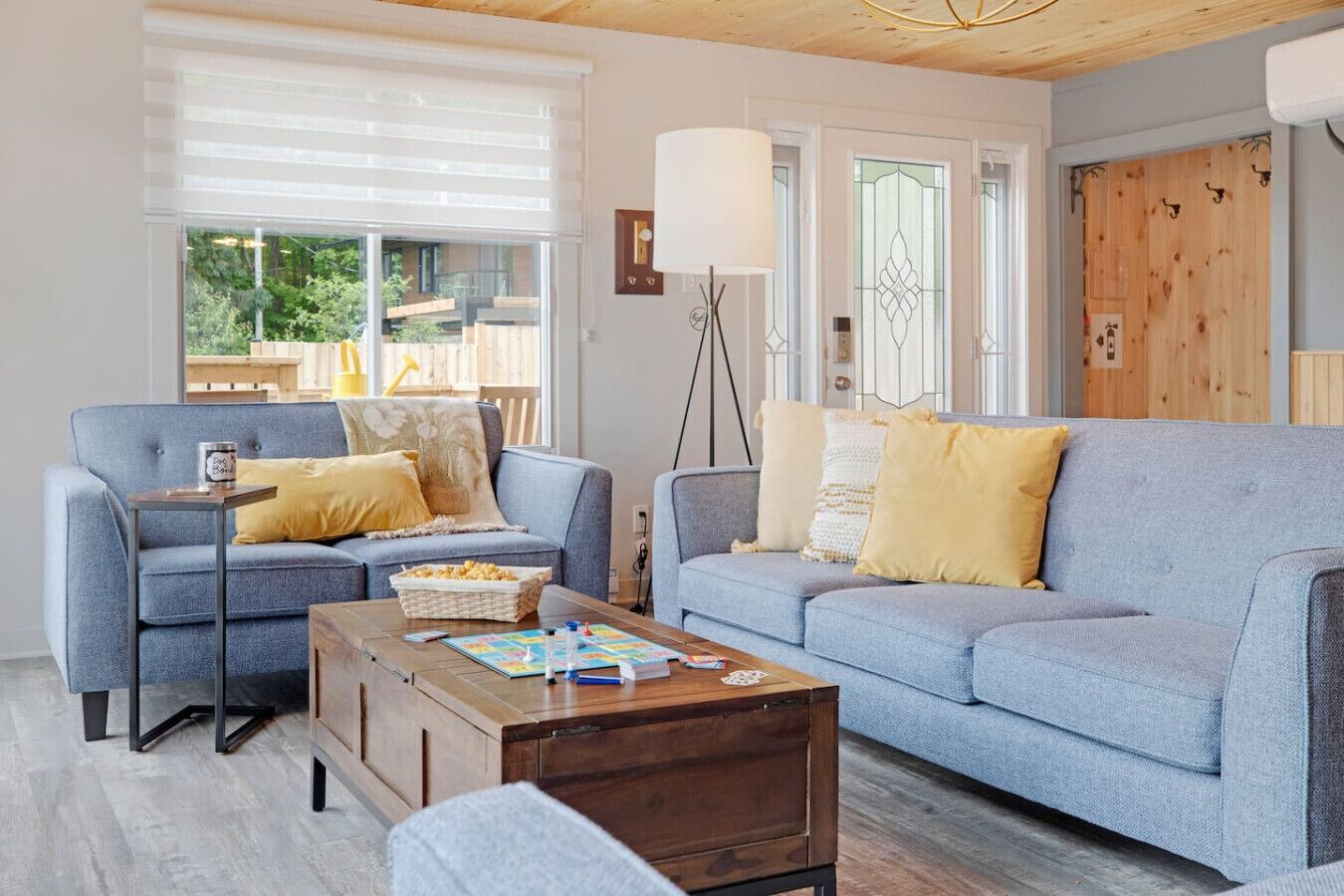 TV, fireplace, stereo