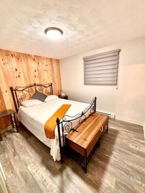 4 bedrooms, desk, iron/ironing board, WiFi