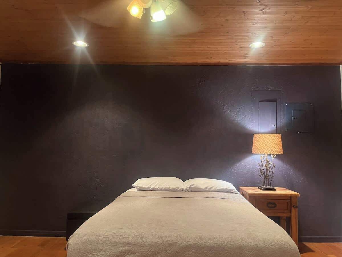 4 makuuhuonetta, silitysrauta/-lauta, Wi-Fi, vuodevaatteet