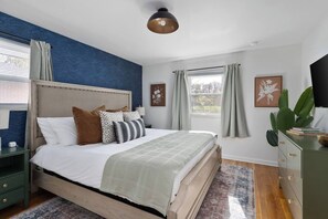 2 soverom, strykejern/-brett, reiseseng for barn og wi-fi (inkludert)