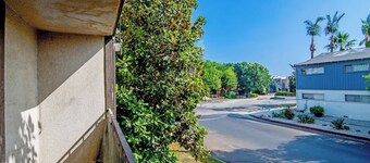 2BR + Bonus Room, Pool Access, Near Universal