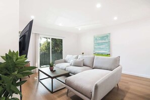 TV, lareira