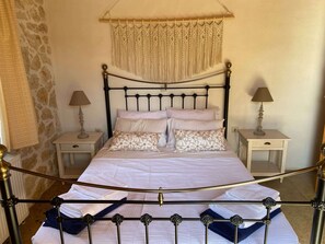 2 slaapkamers, een strijkplank/strijkijzer, gratis wifi, beddengoed