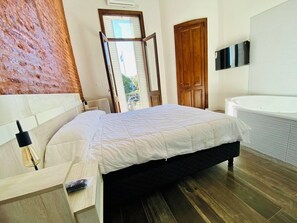 5 chambres, fer et planche à repasser, Wi-Fi, draps fournis