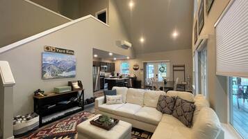 Een smart-tv en een open haard