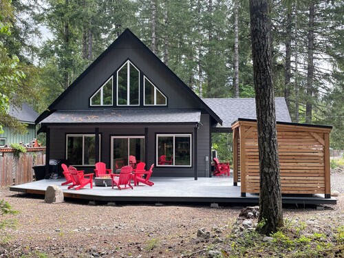 Cozy 3BD Chalet – Hot Tub & Game Room Mt Rainier