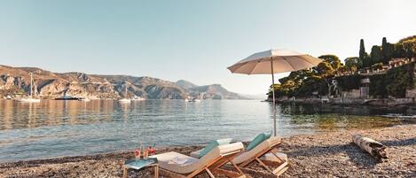 Sillas reclinables de playa, toallas de playa