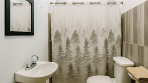 Superior Quadruple Room | Bathroom - Hospedaje Casa Velaz (Tapachula)