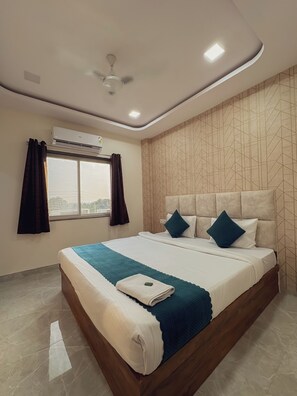 Deluxe Room, 1 Double Bed | Free WiFi, bed sheets