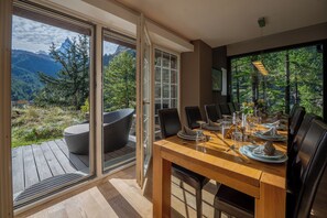 Chalet de lujo, vistas a la montaña | Servicio de comidas en la habitación