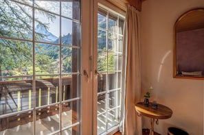Luxury Chalet, Mountain View | Blackout drapes, soundproofing, free WiFi, bed sheets