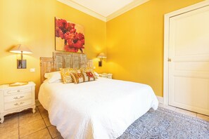 1 chambre, coffres-forts dans les chambres, fer et planche à repasser