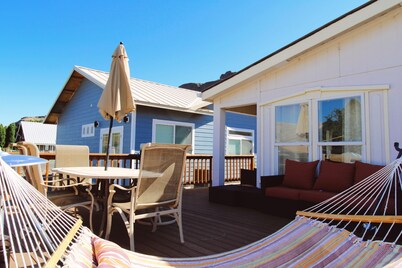 Sunland Estates Cabin ~ Close to the Gorge Amphitheater!