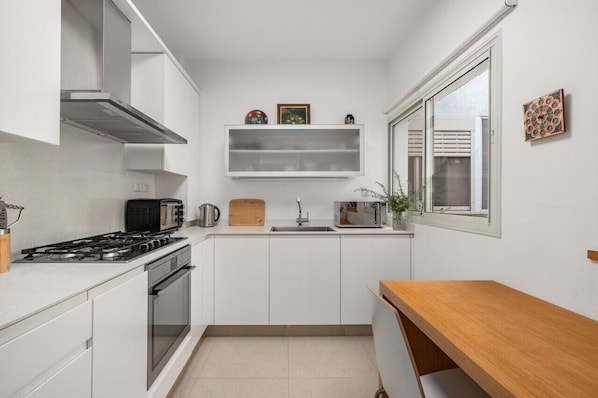 Fridge, microwave, oven, stovetop