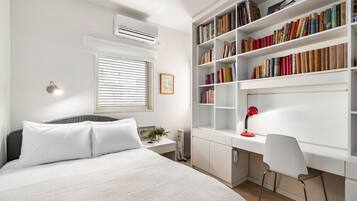 2 bedrooms, iron/ironing board, free WiFi