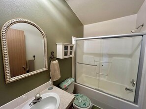 Hair dryer, towels, toilet paper - Spacious Peaceful 2-bedroom home in Saint Ignatius, Montana with amazing views. (Saint Ignatius)