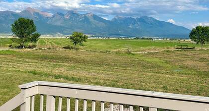 Spacious Peaceful 2-bedroom home in Saint Ignatius, Montana with amazing views.
