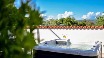 Nhà (Four Bedroom Villa With Hot Tub) | Ngoại thất