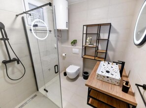 House (Four Bedroom Villa With Hot Tub) | Bathroom | Shower, towels - Villa Kate (Pasman)