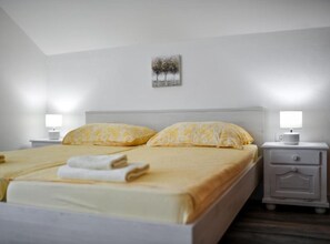 House (Four Bedroom Villa With Hot Tub) | 4 bedrooms, cribs/infant beds, free WiFi - Villa Kate (Pasman)