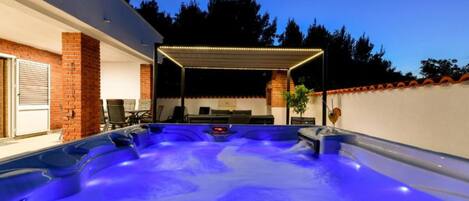 مغطس خاص في السبا