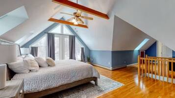 4 Schlafzimmer, Schreibtisch, Bügeleisen/Bügelbrett, WLAN