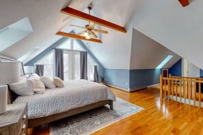 4 bedrooms, desk, iron/ironing board, WiFi