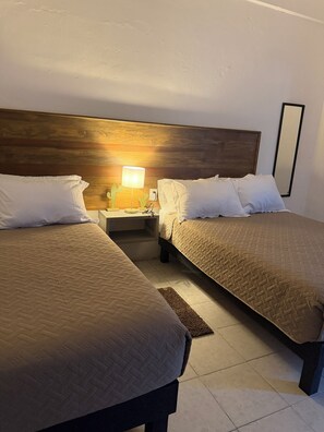 쿼드룸, 더블침대 2개, 파티오, 마당 전망