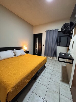 Desk, laptop workspace, iron/ironing board, free WiFi - Casa Mate  (Oaxaca)