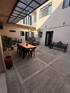 Gambar tidak terklasifikasi, 3 dari 24, tombol