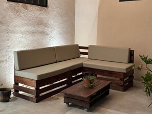 Casa familiar, pati, vistes al pati | Àrea exterior de l'allotjament