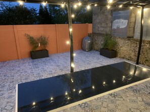 المنطقة المحيطة بالمنشأة