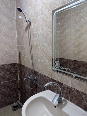 Standard Single Room | Bathroom