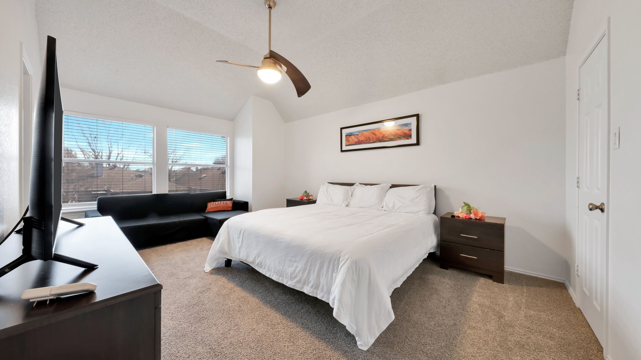 3 多间卧室、办公桌、熨斗/熨衣板、旅行婴儿床