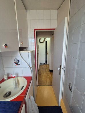 Towels, soap, toilet paper - 3-room apartment Gare de Lyon Bercy Arena 75012 Paris (Paris)