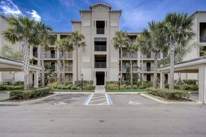 Exterior - Calling all snowbirds!  Gorgeous 2bd/2ba condo in exclusive golf community (Bradenton)