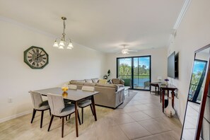Smart TV - Calling all snowbirds!  Gorgeous 2bd/2ba condo in exclusive golf community (Bradenton)