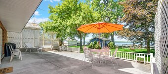 New! Sunset Shores: Lakefront home with private pier/huge fenced yard!
