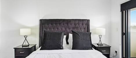 3 bedrooms, iron/ironing board, WiFi (free), bed sheets