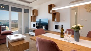 อพาร์ทเมนท์ (Two Bedroom Apartment with Terrace) | ห้องนั่งเล่น