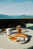 Desayuno buffet diario (EUR 12 por persona)