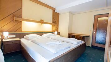 Habitación cuádruple | Wifi gratis y ropa de cama