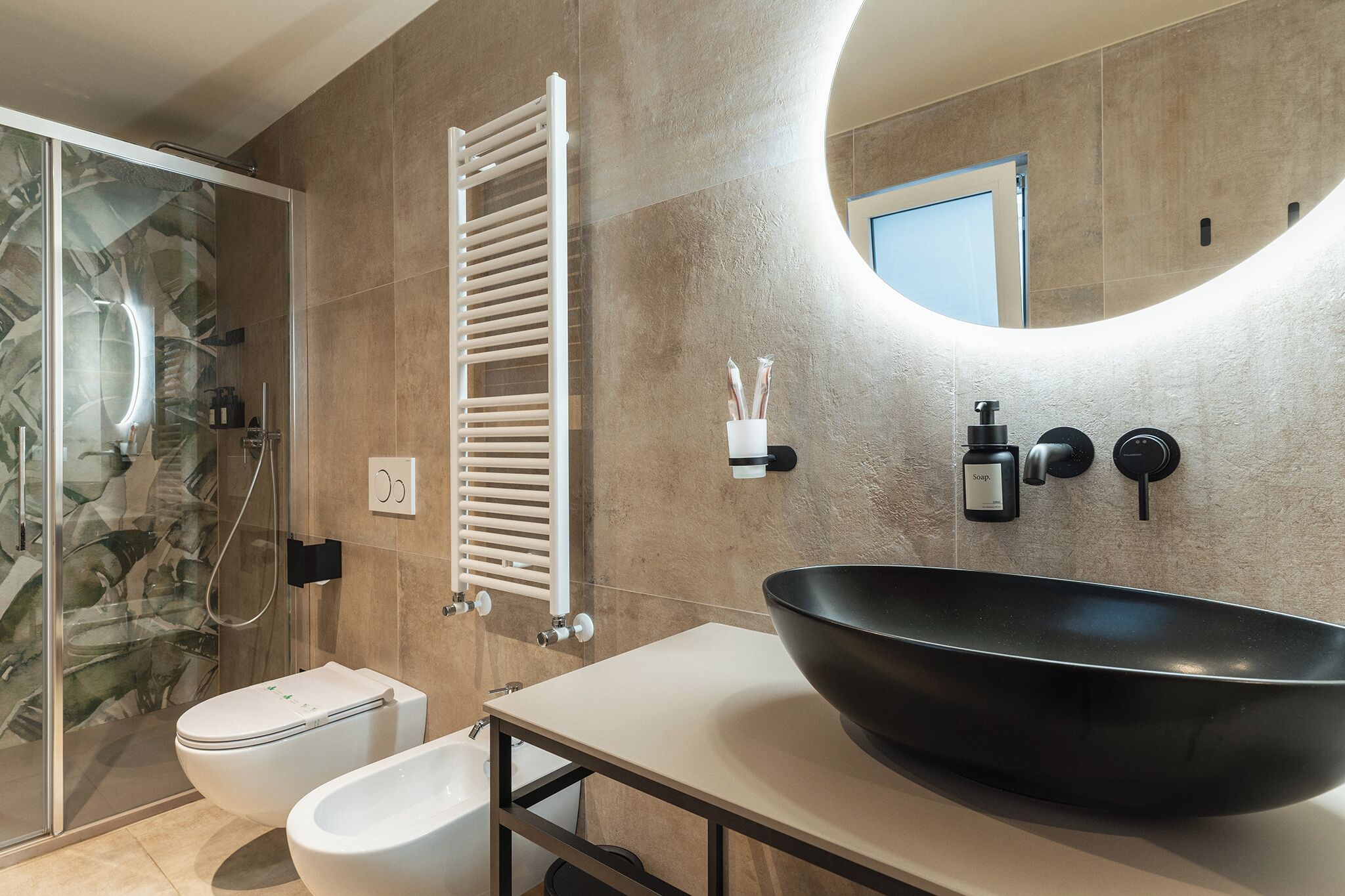 Doccia, asciugacapelli, bidet, asciugamani