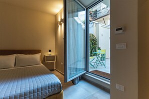 1 Schlafzimmer, Schreibtisch, Bügeleisen/Bügelbrett, Reisekinderbett