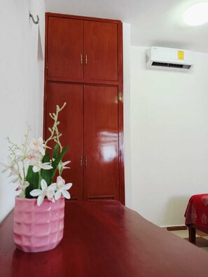 Basic Room, 2 Double Beds, Kitchenette, Courtyard View | Free WiFi - squaosplace (Isla Holbox)