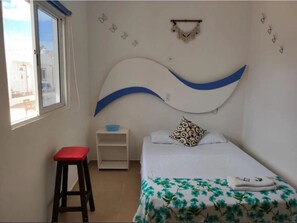 Camera Basic, 2 letti matrimoniali, aria condizionata, vista cortile (Patio View) | Wi-Fi gratuito