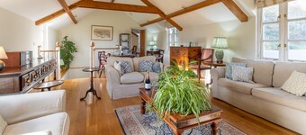 Buckstone House Coach House, Forest of Dean - sleeps 4 guests in 2 bedrooms