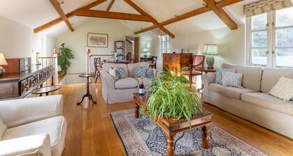 Buckstone House Coach House, Forest of Dean - sleeps 4 guests in 2 bedrooms