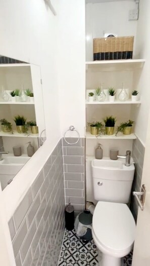 Håndklær, såpe og toalettpapir