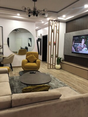 Interior - Spacious 3-bedroom apartment with AC, WiFi in fabulous Ikeja (Ikeja)